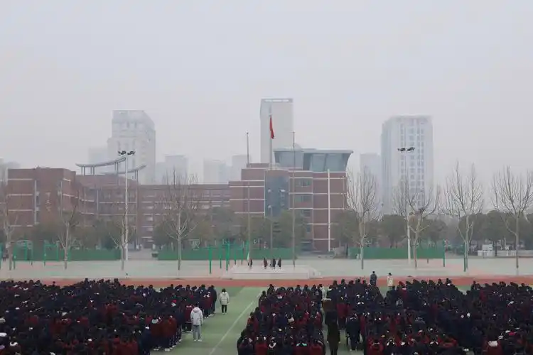 改进我们的学习宿迁中学举行20212022学年度第二学期开学典礼