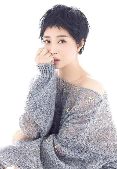 42岁殷桃,甜美迷人身材饱满,这个女神真是太性感迷人了