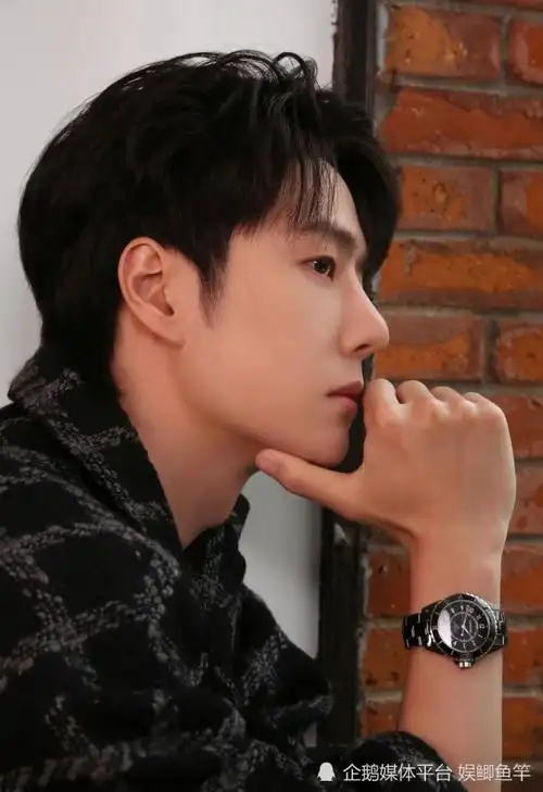 内娱顶流男星王一博帅气造型相当惊艳被网友夸爆了