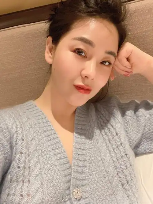 皮肤一定是女人最美的衣裳