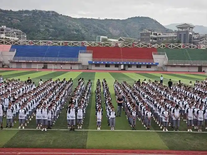 大河中学新生迎来入学"第一课"_包括_统一_国防