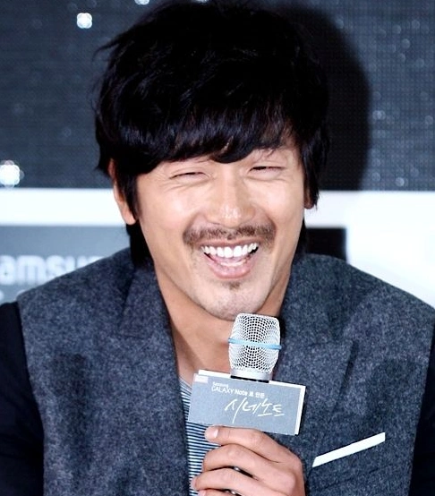 韩国实力派男演员河正宇个人照片,你最喜欢哪一张呢