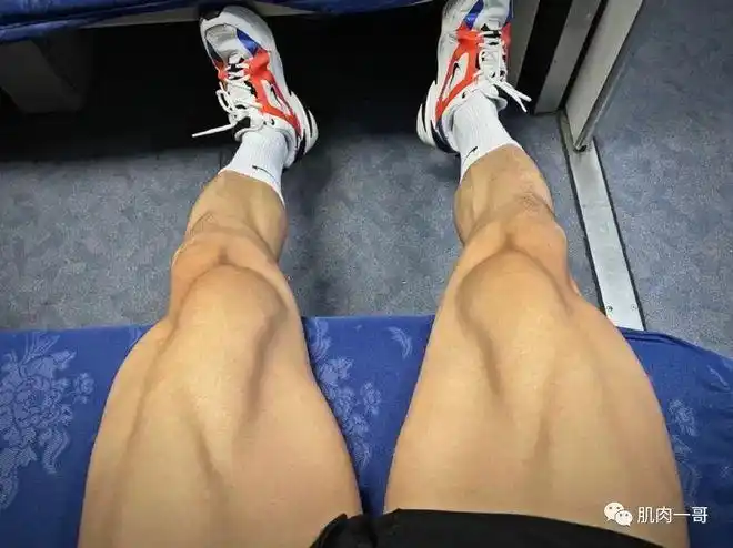 他是"童颜巨乳"新宠男模,颜值肌肉太可了|胸肌|腹肌|猛男_网易订阅