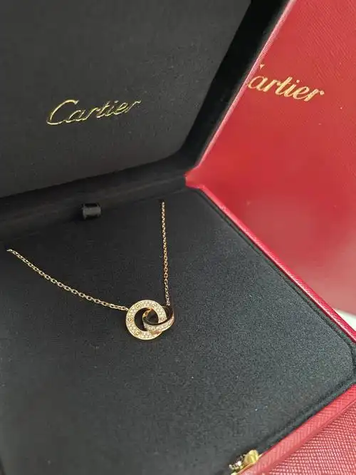 卡地亚双环满钻项链什么色啊