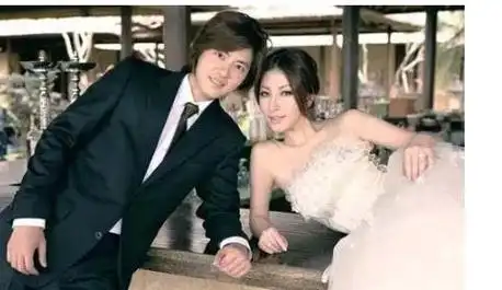 19年换17个男朋友43岁的音乐女王萧亚轩脸蛋变化大