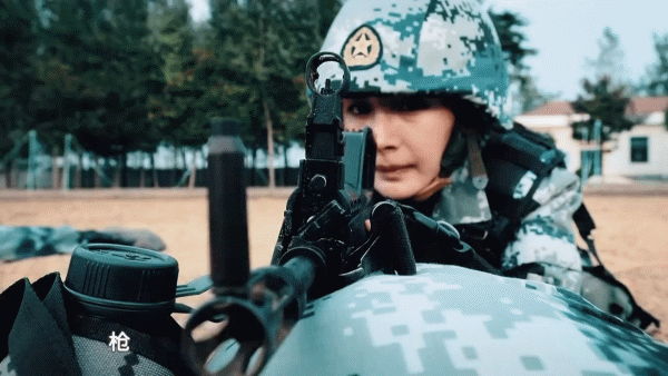 杨幂发了张照片,没人看脸和胸,亮点全在大长腿!