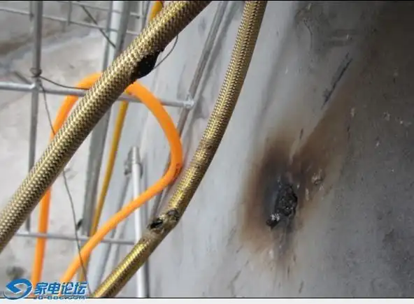 一场惊心动魄的喷火爆炸爆炸的美的热水器