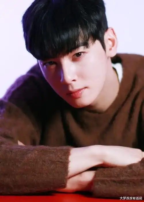 车银优长相帅气,是许多女生心中最佳理想型,近日他过去小学时期的照片