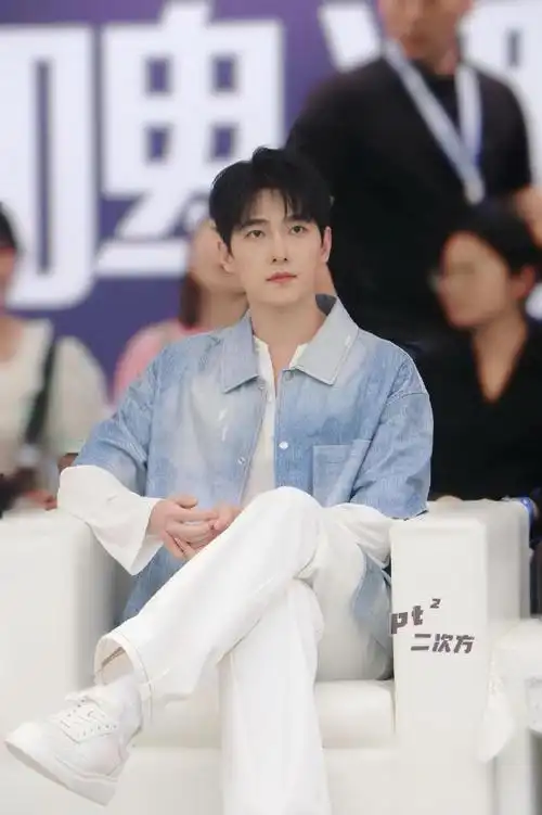 杨洋#电视剧电影综艺花絮路透生日会跳舞舞蹈 西装机场私服造型 活