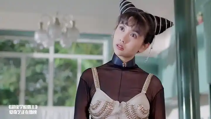 超级学校霸王:邱淑贞脑袋装芯片,居然变得这么厉害,太飒了