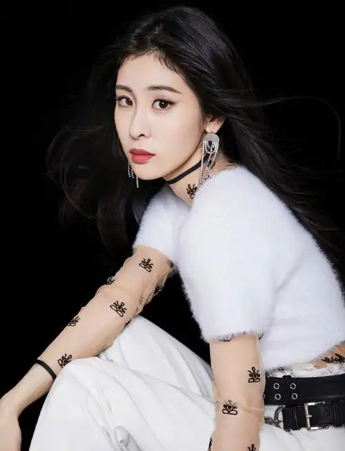 张碧晨炫腹腰精性感写真图片1112