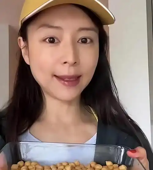 素食达人张静初现状堪忧!头发稀疏眼窝凹陷,网友:伪科学维护者