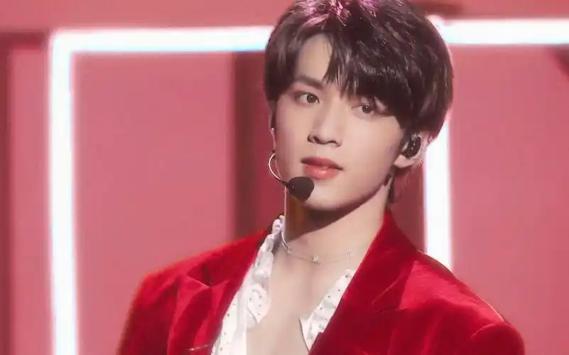 [时代少年团刘耀文fallingyou首秀舞台直拍] "你就像是天使,在我身旁