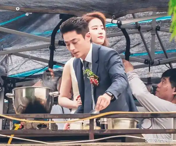 从家喻户晓到异常低调的6位明星,李现鹿晗上榜,有人去做了网红_霍建华