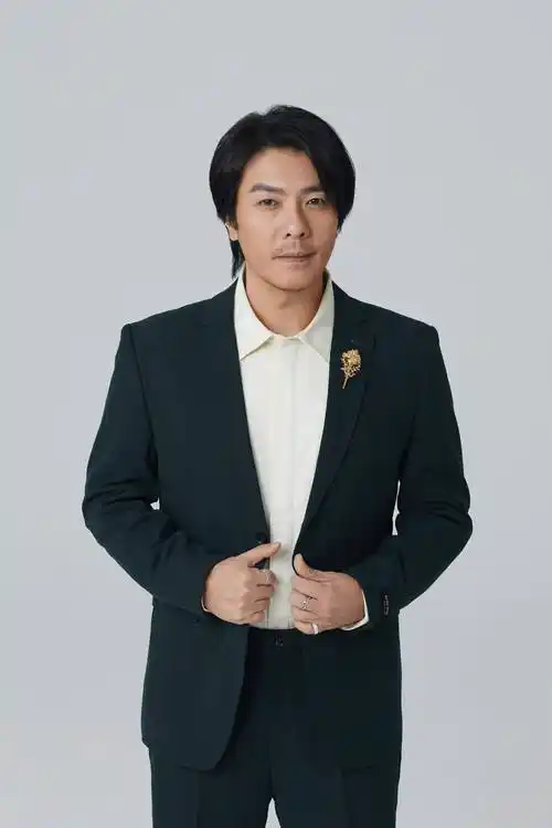 阿杜签约造梦嘉音乐,携手同行,共启新章.