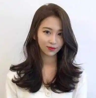 1,ol中长发发型图片展示5张  ol中长发发型1知性优雅中ol中长发 给力