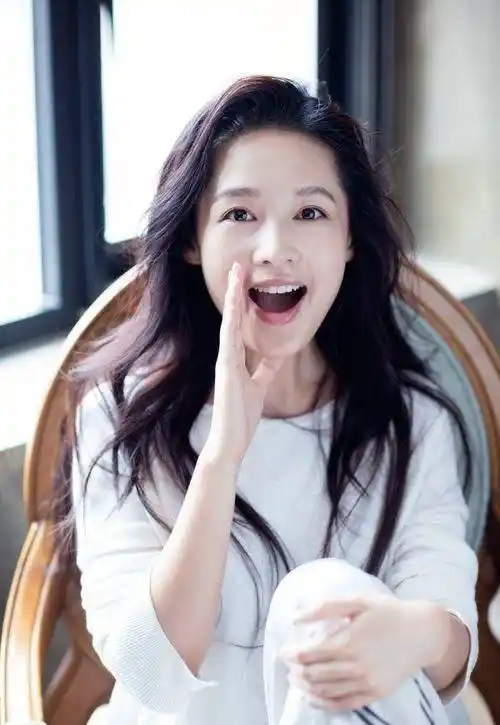 李沁的面相清秀,五官精美,在所有饰演军人的演员里,就她最漂亮_特种兵