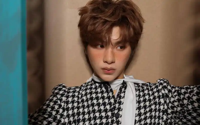 黄明昊帅气写真图片桌面壁纸_大陆明星_壁纸下载_美桌网