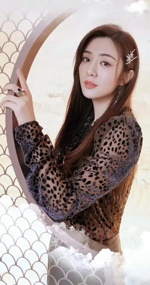 王晓晨端庄优雅娴静写真楚楚动人