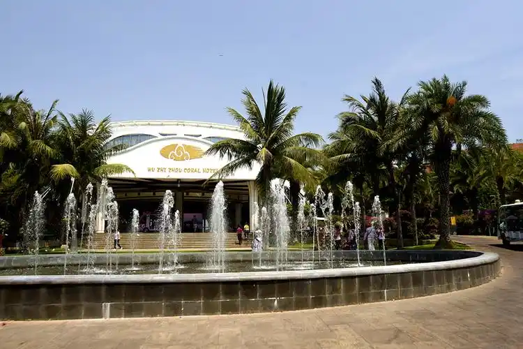 蜈支洲岛珊瑚酒店正门