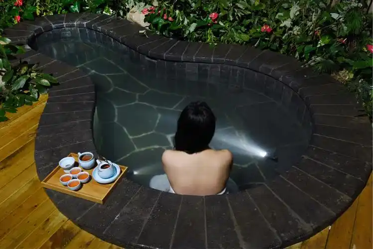 河南深山发现珍稀性"硒锶"极品温泉