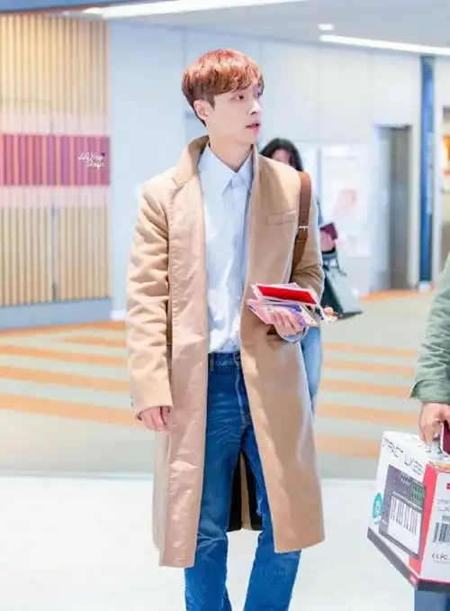 张艺兴风衣穿搭,越来越有范儿的张音乐人!_高清图集_新浪网