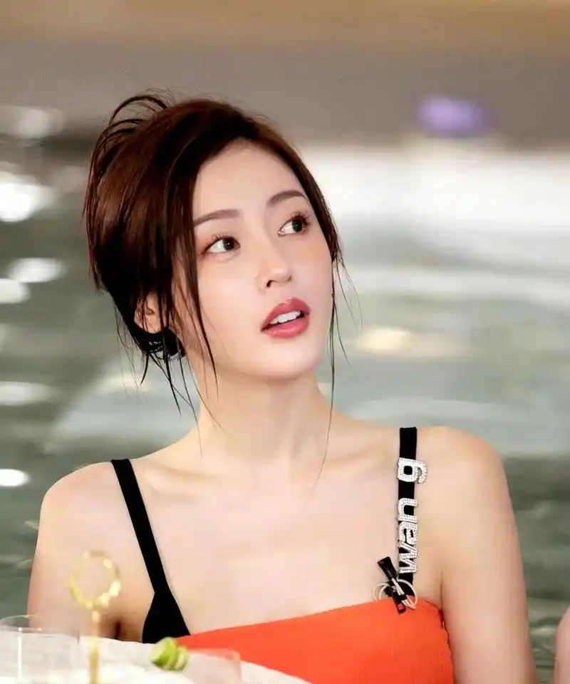 张天爱的笑容真的很温暖,仿佛能够融化人心.