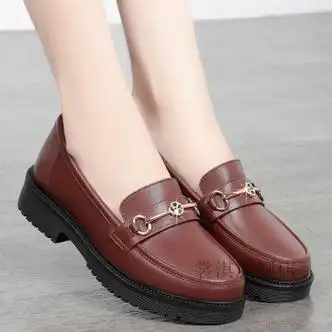 鞋靴>时尚女鞋>女士单鞋>其它女士单鞋>裳淇>裳淇漆皮真皮女鞋平跟