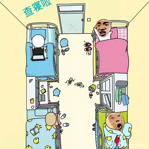 一所高校女生宿舍里出现了这样一幕,一个穿着白衣服