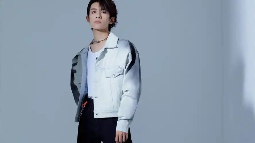 易烊千玺明星风尚壁纸3