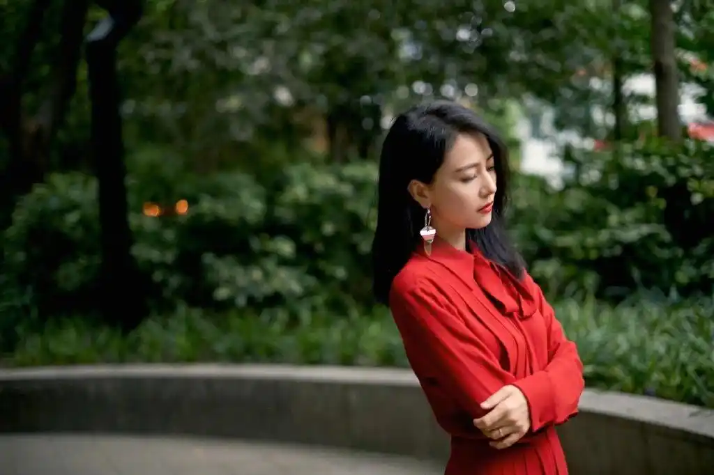 分享一组高圆圆图片给大家,图中的明星图片壁纸会点缀你的电脑桌面