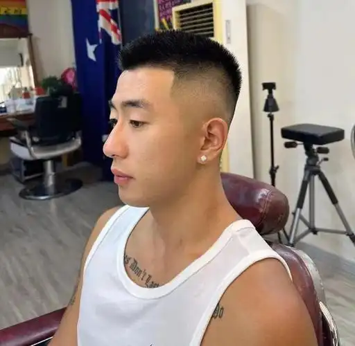 男生别留"锅盖头"发型了,这3款短发更适合夏天,清爽又帅气|寸头|刘海