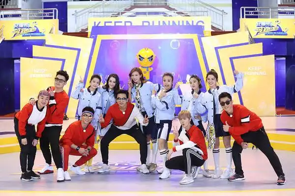 《奔跑吧》迪丽热巴李沁上演"二人转"美翻网友