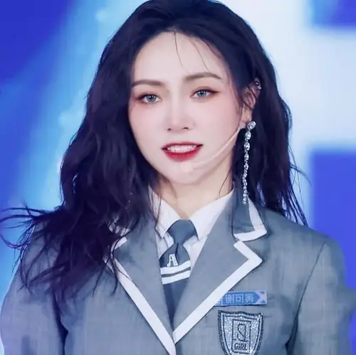 谢可寅头像原截余七潇 二传注明苏柒儿