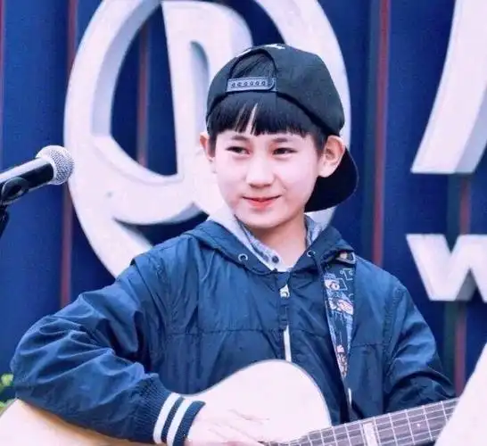 小时候的张真源 幼崽源儿宝也太**可爱了吧嘤嘤嘤