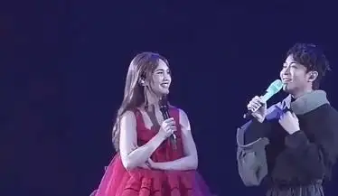 杨丞琳和吴青峰真实神仙友谊 即兴改编的《年轮说》超好听