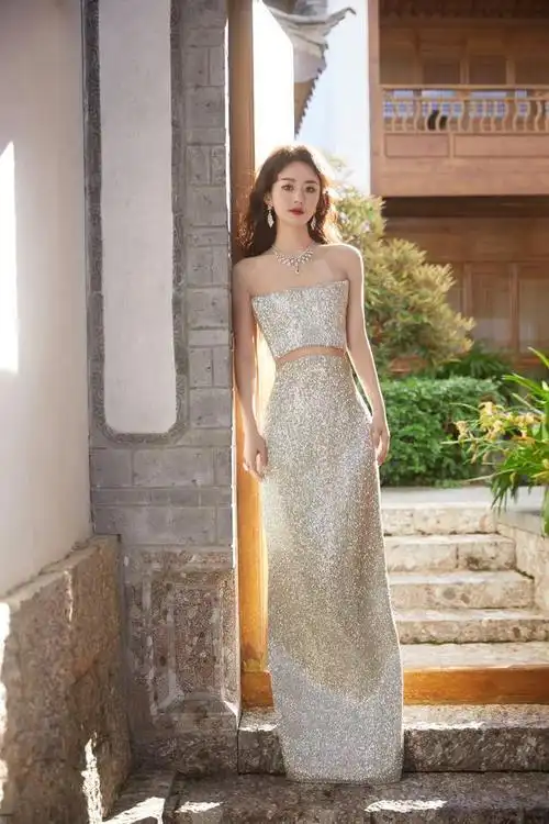 最近赵丽颖拍摄的杂志照片曝光,许多网友都被震撼到了.