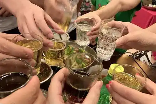 酒桌上不喝酒可以,但永远别说这5句话,否则只会被人"厌恶"