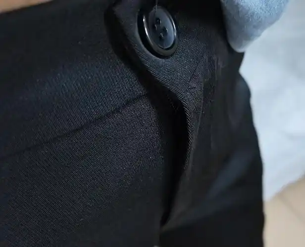 裤子前门那里凸起有办法调整吗?求助!