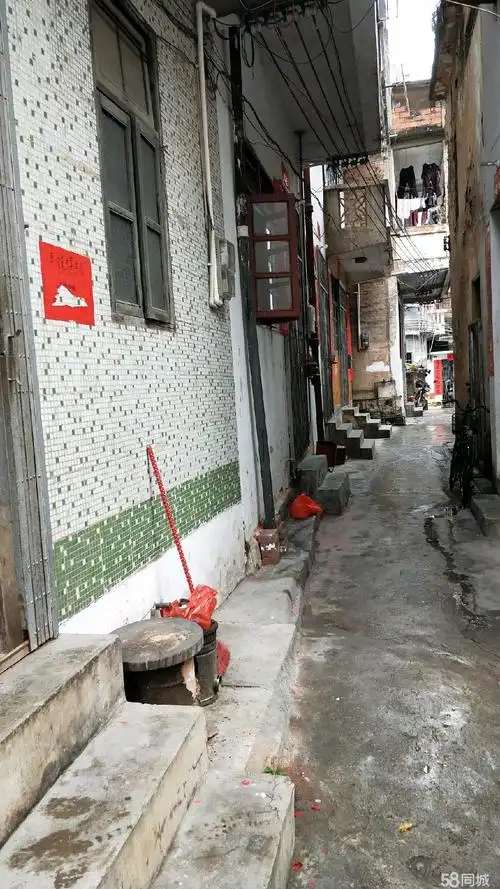 都城镇锦绣湖附近四层半仅售15.5万元 5室3厅3卫