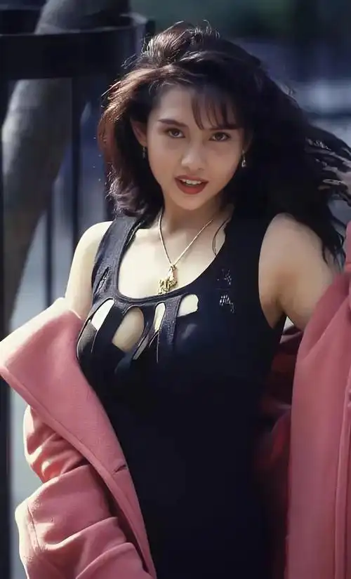 各位有没有邱淑贞的美照