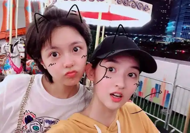 日常萌动时刻更接近暖感的赵今麦与王玉雯