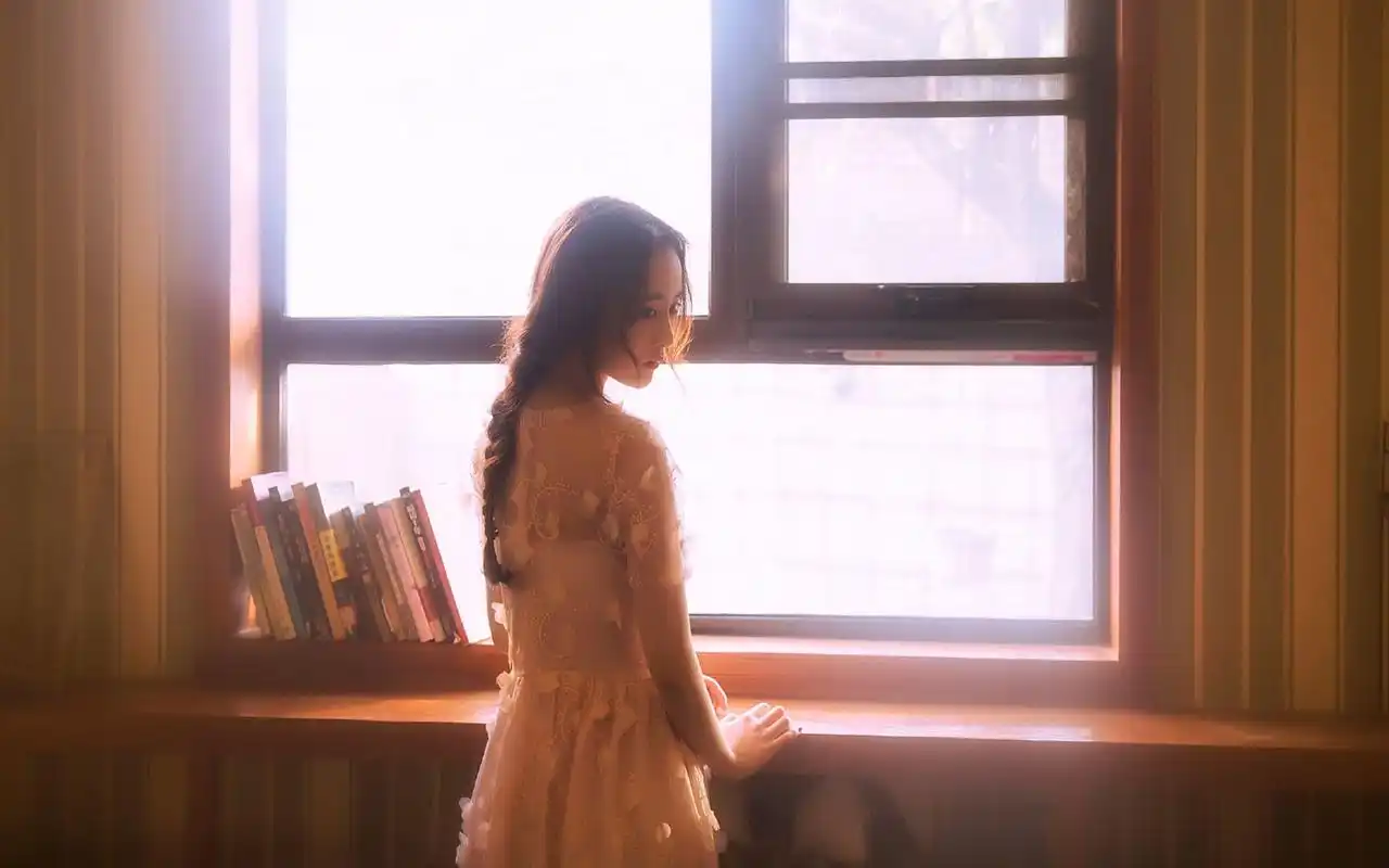 高冷文艺美女治愈系居家写真桌面壁纸