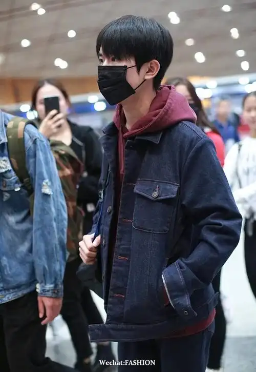 明星陈坤扎丸子头出街美过女明星