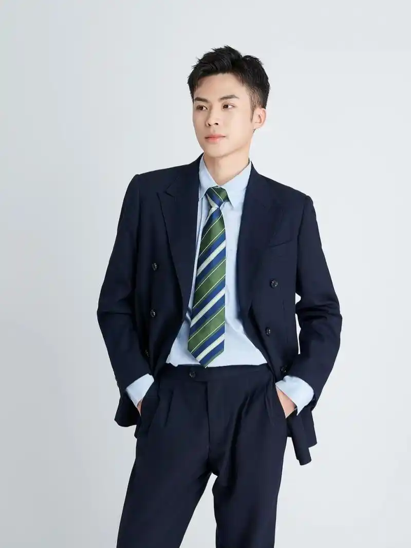 工作第五年,一直想要给自己拍一套职业形象照,终于趁在广州出差的机会