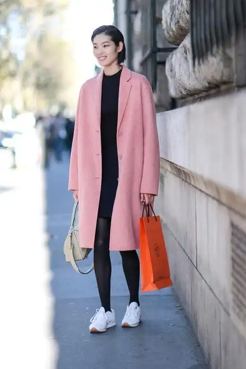 没有什么颜色比粉色更适合女性了入手一件粉色的服装十分甜美
