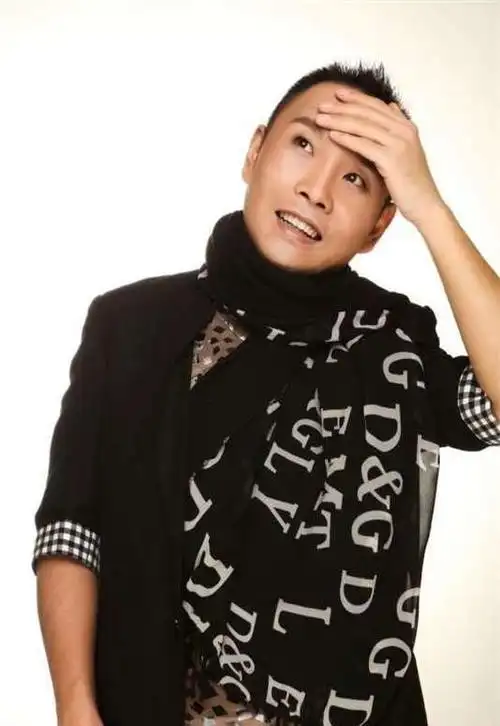 2008年,祁隆和乐凡相遇,两人一见钟情.