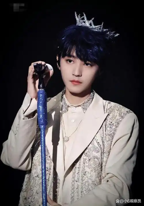 王俊凯王源易烊千玺专辑封面是应援色,王俊凯,王源,易烊千玺最近的