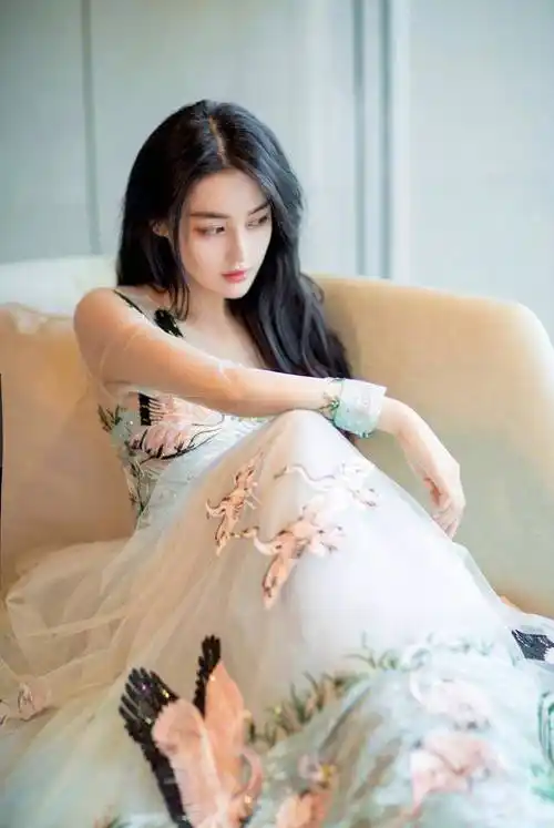 《完美关系》张馨予:敬业的她,哪个发型好看_头发_平台_漂亮