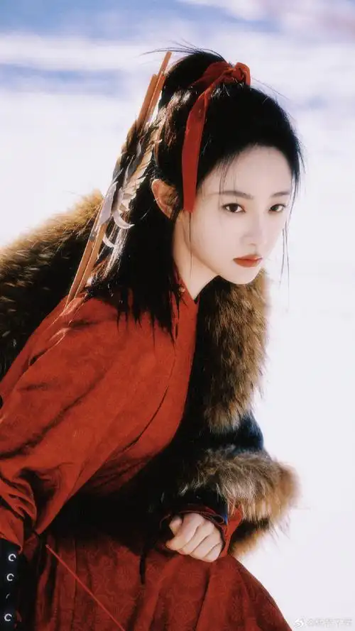 吴佳怡雪地玫瑰妆